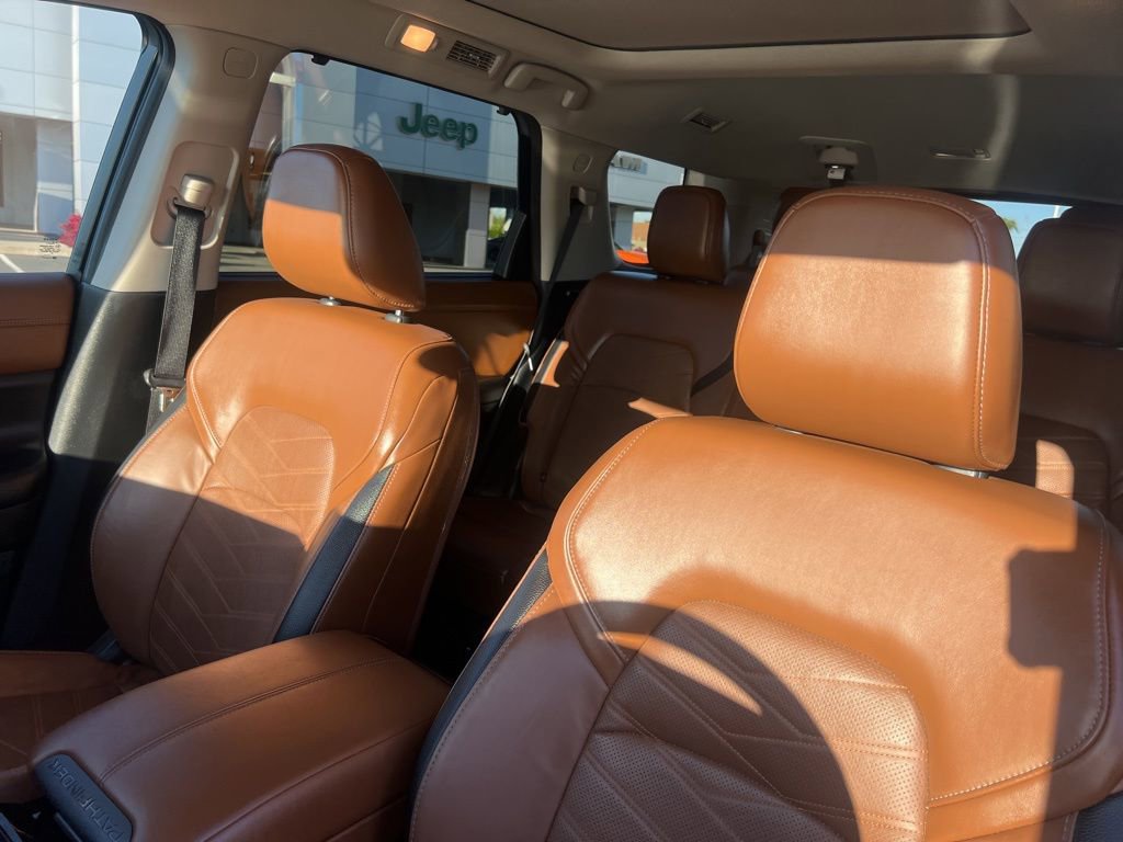 Used 2023 Nissan Pathfinder Platinum w/ Cargo Package AWD/4WD image 26