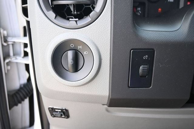Used 2009 Ford E-150 and Econoline 150 Wagon RWD image 13