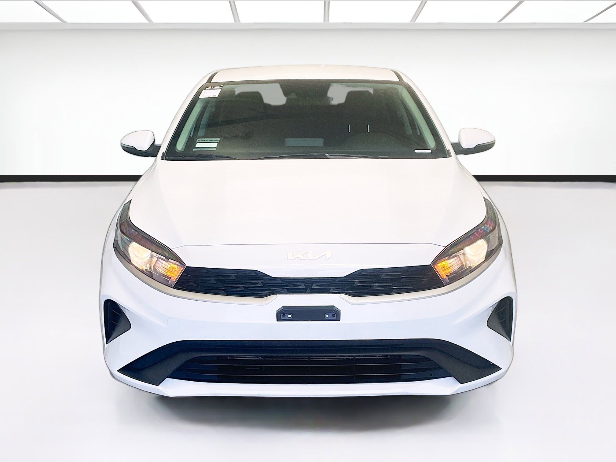 Used 2024 Kia Forte LXS w/ LXS Technology Package FWD image 2