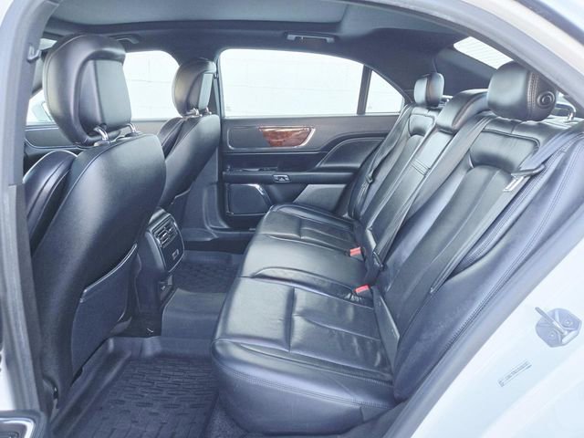 Used 2018 Lincoln Continental Select w/ Continental Climate Package image 10