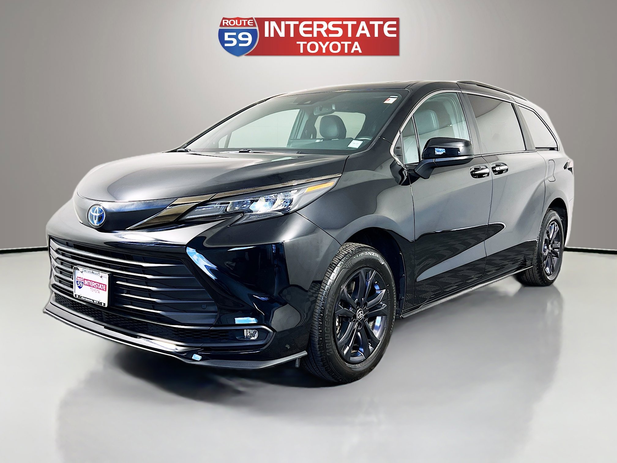 Certified 2024 Toyota Sienna XLE Woodland Edition image 3