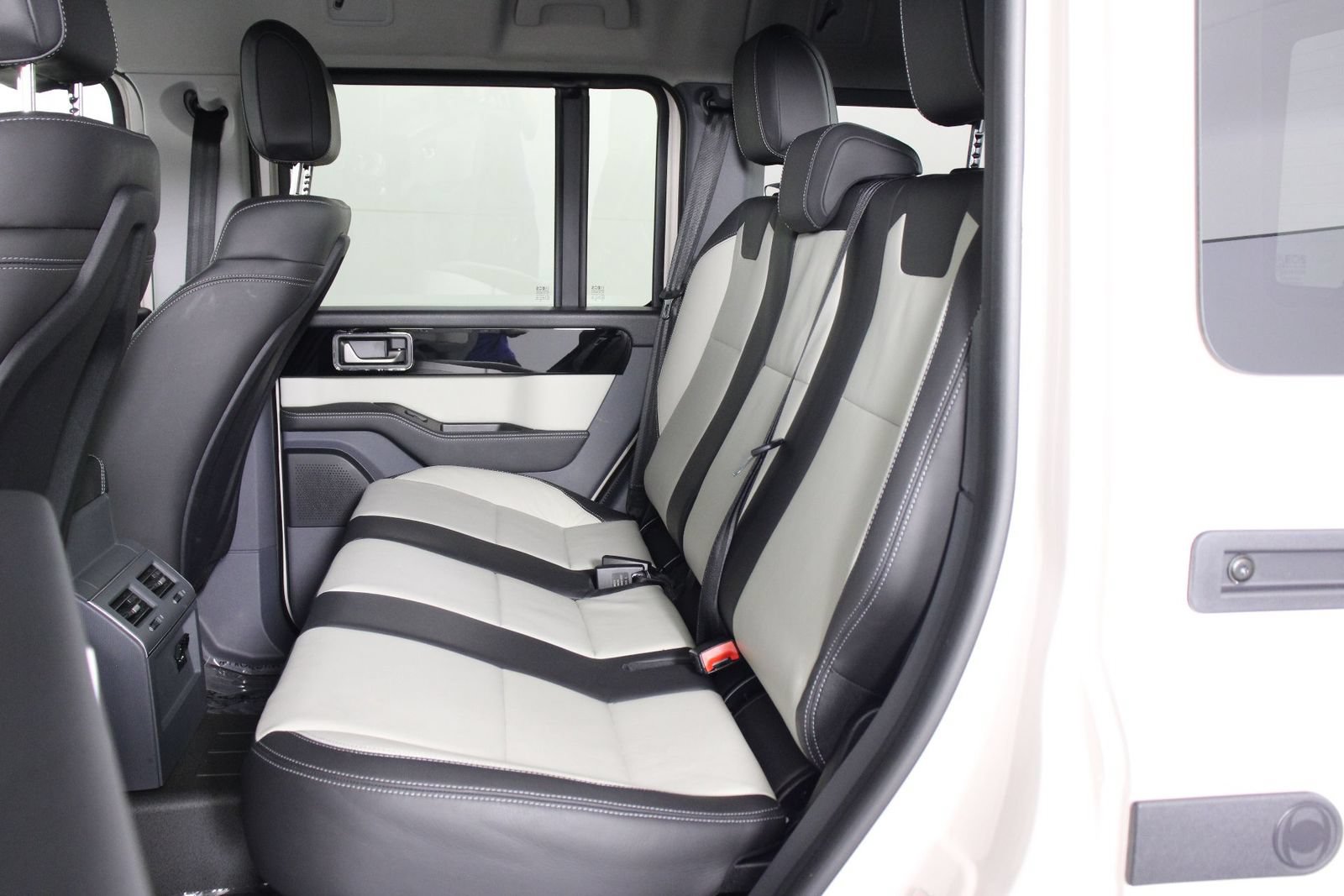 Used 2025 INEOS Grenadier AWD/4WD image 30