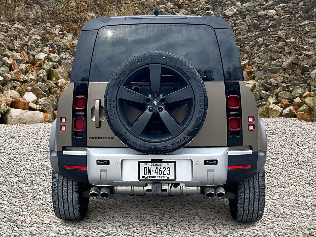 Used 2024 Land Rover Defender 110 SE image 4