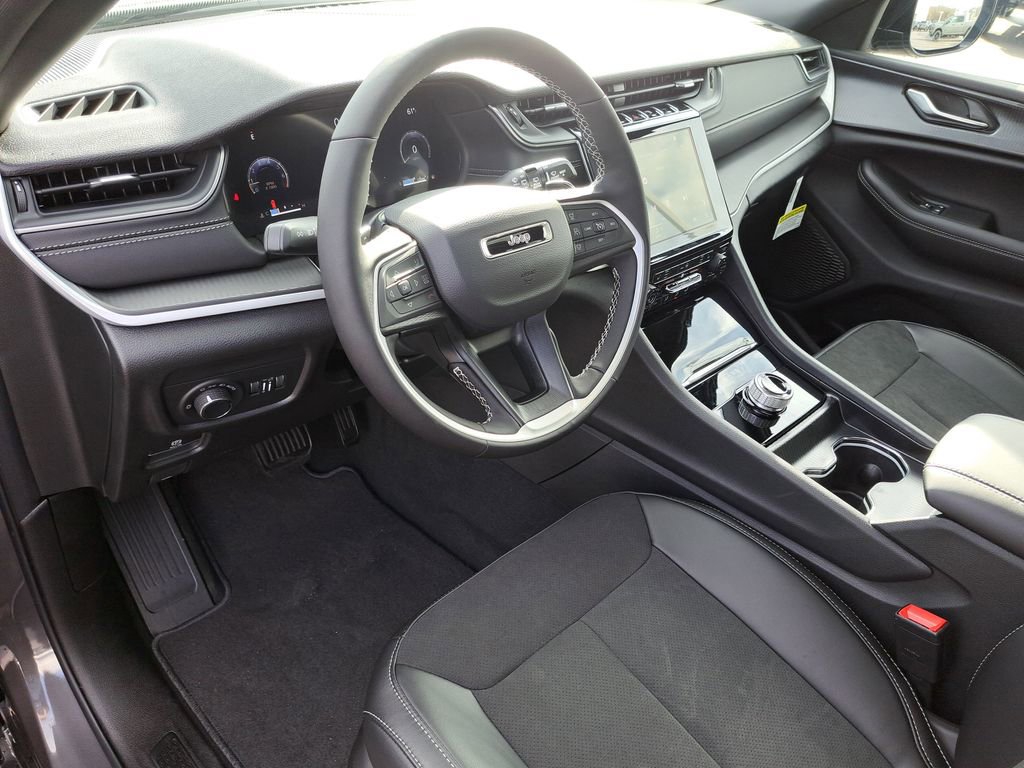 New 2025 Jeep Grand Cherokee L Altitude image 18