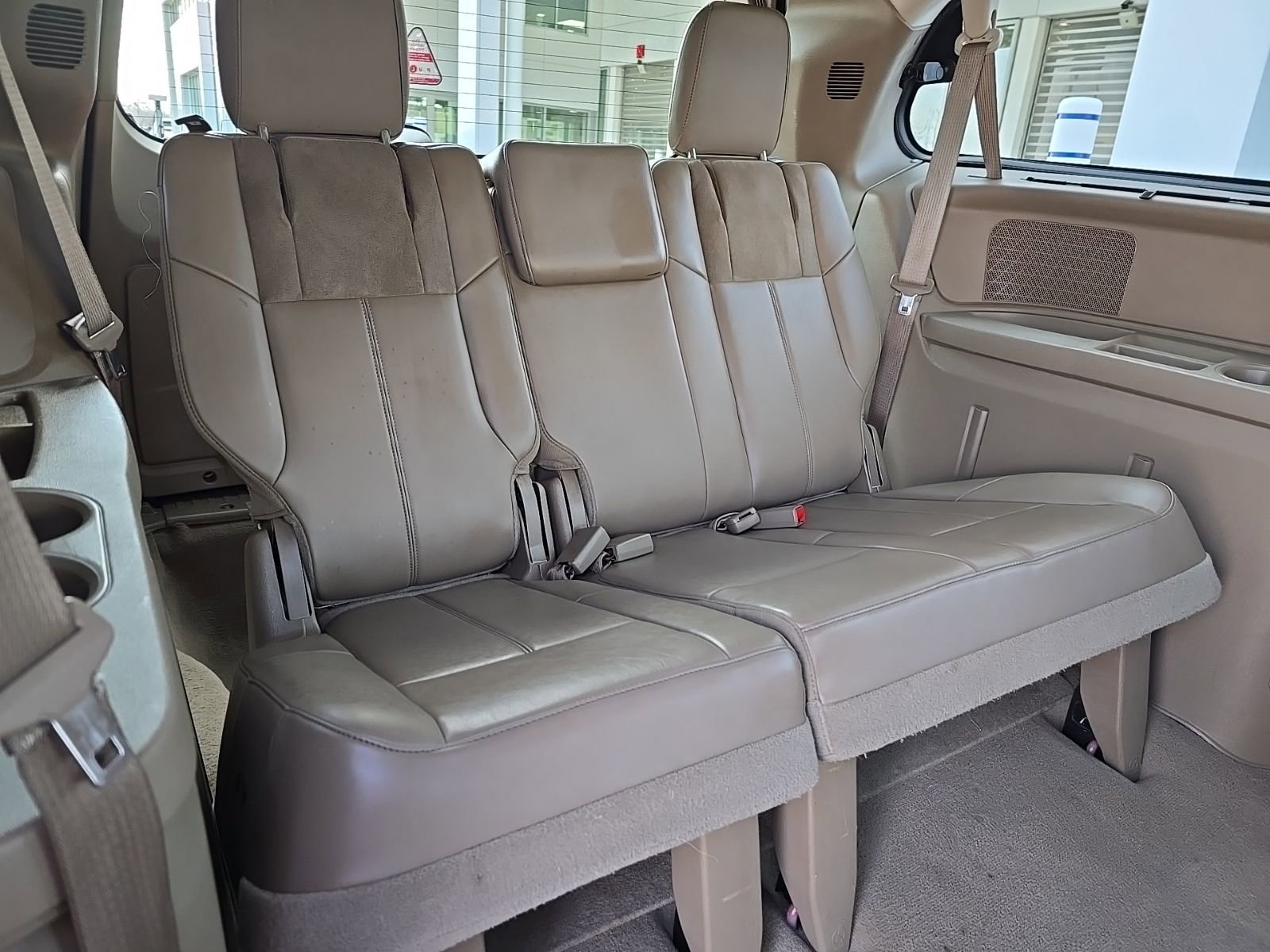 Used 2013 Chrysler Town & Country Limited w/ Luxury Group FWD image 20