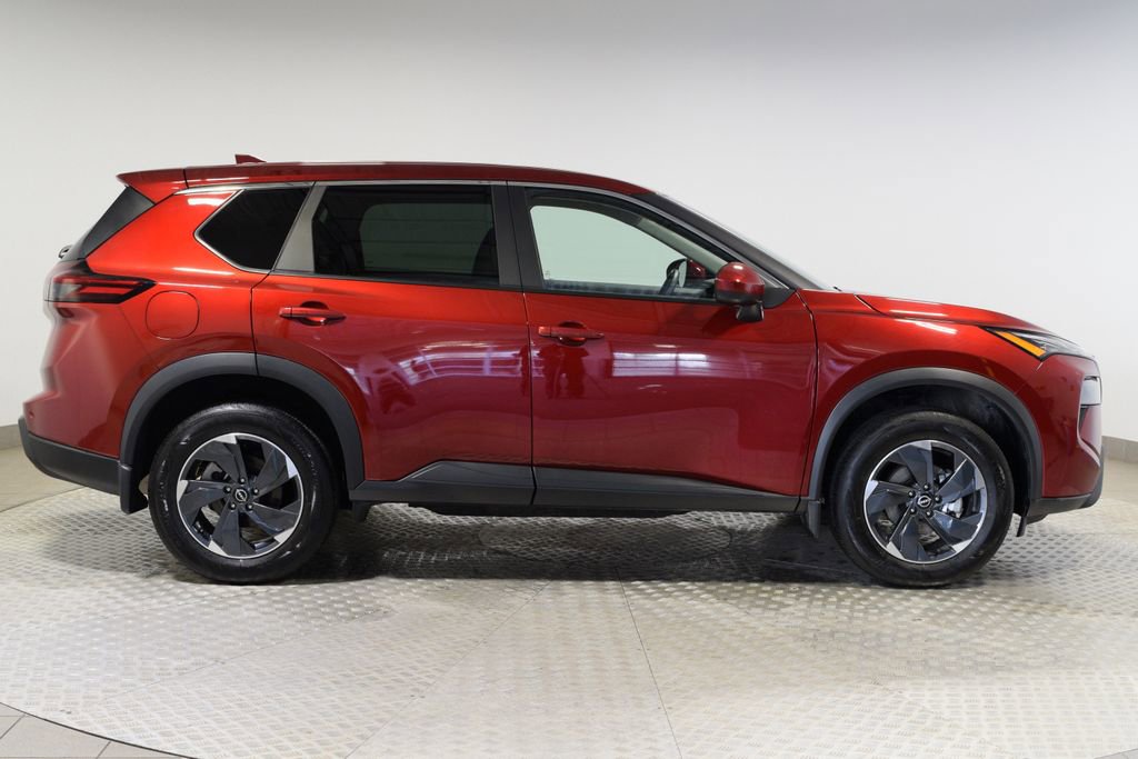 Used 2025 Nissan Rogue SV AWD/4WD image 9
