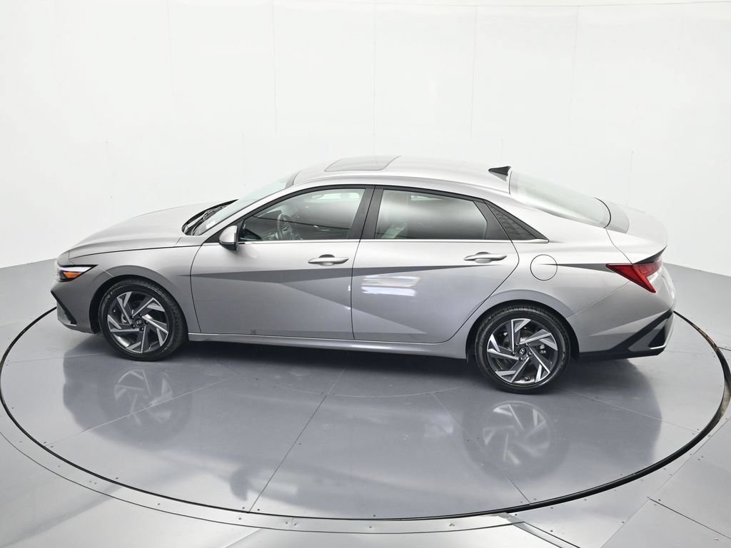 Used 2025 Hyundai Elantra Limited FWD image 38