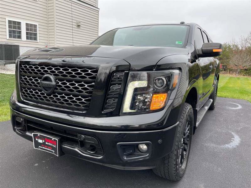 Used 2018 Nissan Titan SV w/ SV Convenience Package image 43