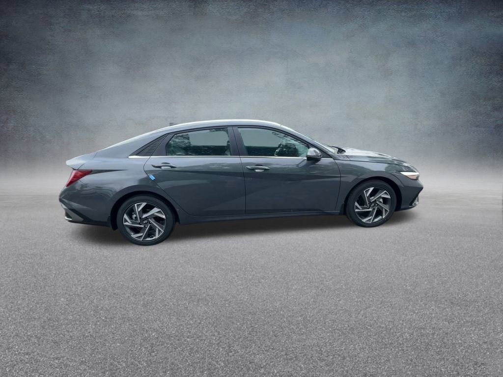 New 2025 Hyundai Elantra Limited image 24