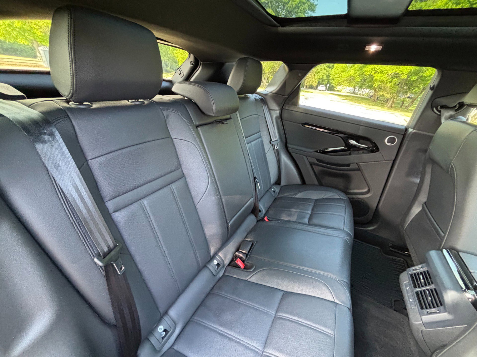 Used 2025 Land Rover Range Rover Evoque S AWD/4WD image 34