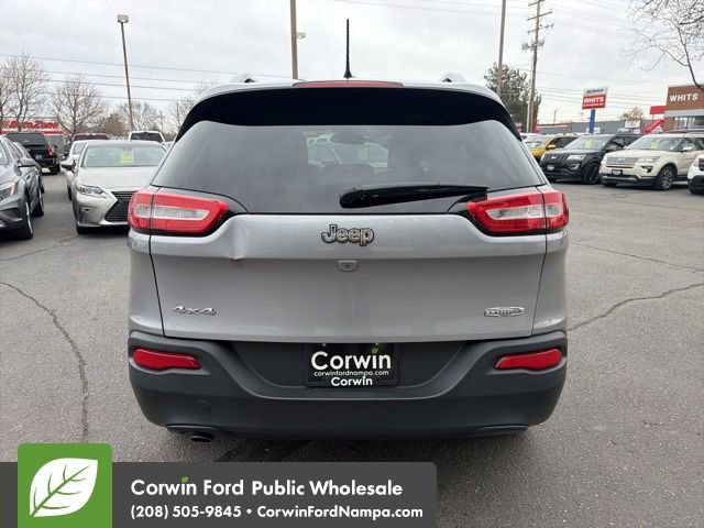 Used 2018 Jeep Cherokee Latitude Plus w/ Cold Weather Group image 6