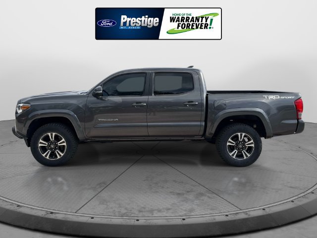 Used 2016 Toyota Tacoma TRD Sport w/ Towing Package RWD image 7