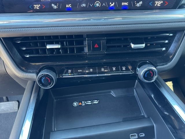 Used 2025 Chevrolet Suburban Z71 AWD/4WD image 12