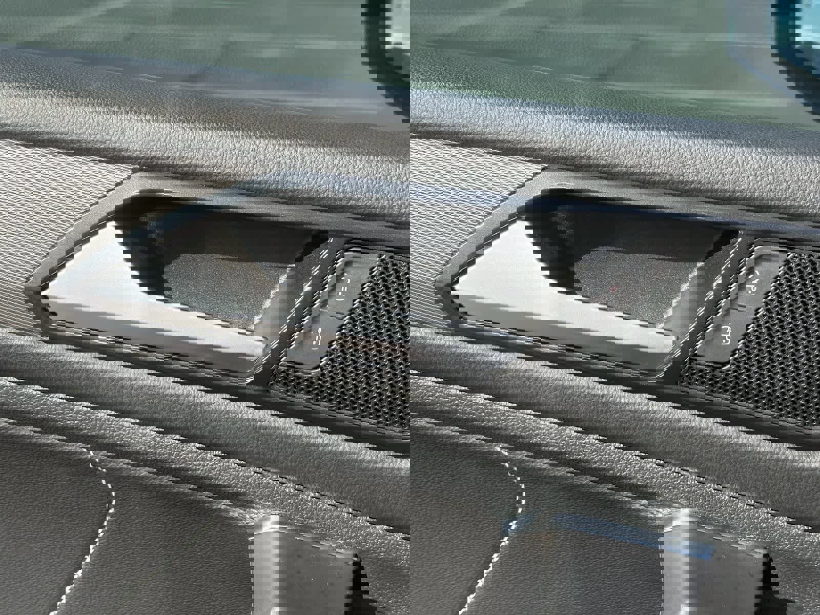 Used 2022 Volkswagen Tiguan SE image 15