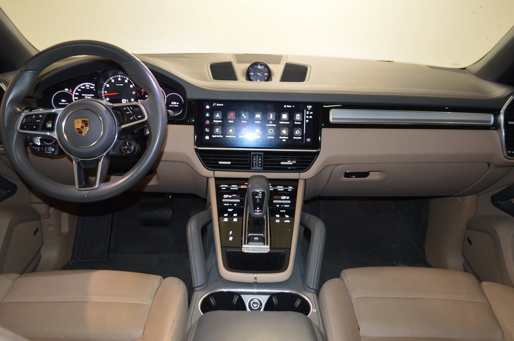 Certified 2023 Porsche Cayenne Platinum Edition image 39