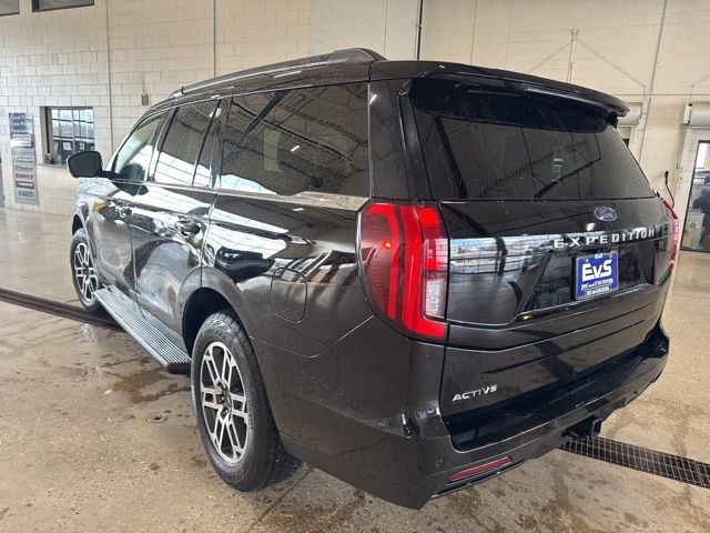 Used 2025 Ford Expedition Active AWD/4WD image 5