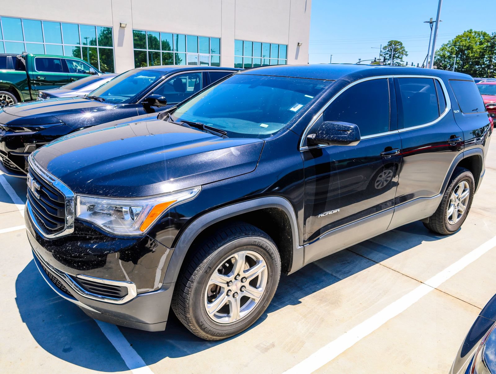 Used 2019 GMC Acadia SLE w/ LPO, Floor Liner Package FWD video 1