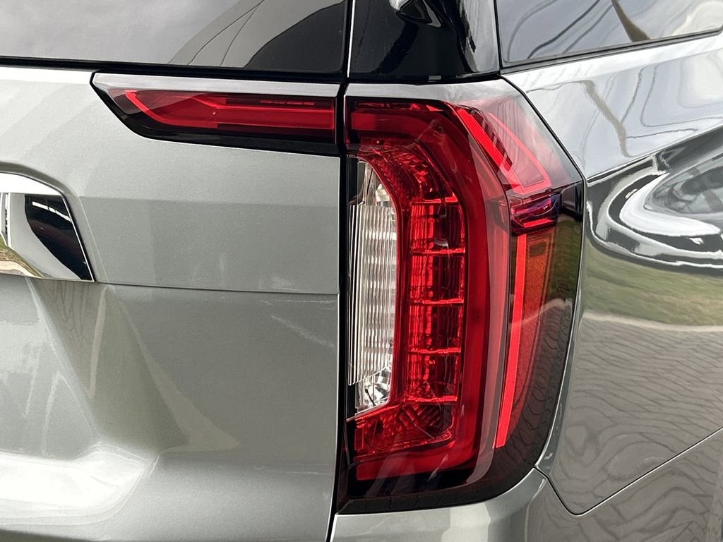 Certified 2024 GMC Yukon XL SLT w/ SLT Luxury Package image 9