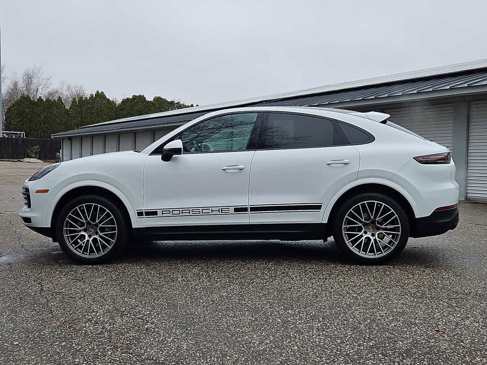 Certified 2023 Porsche Cayenne Platinum Edition AWD/4WD image 2