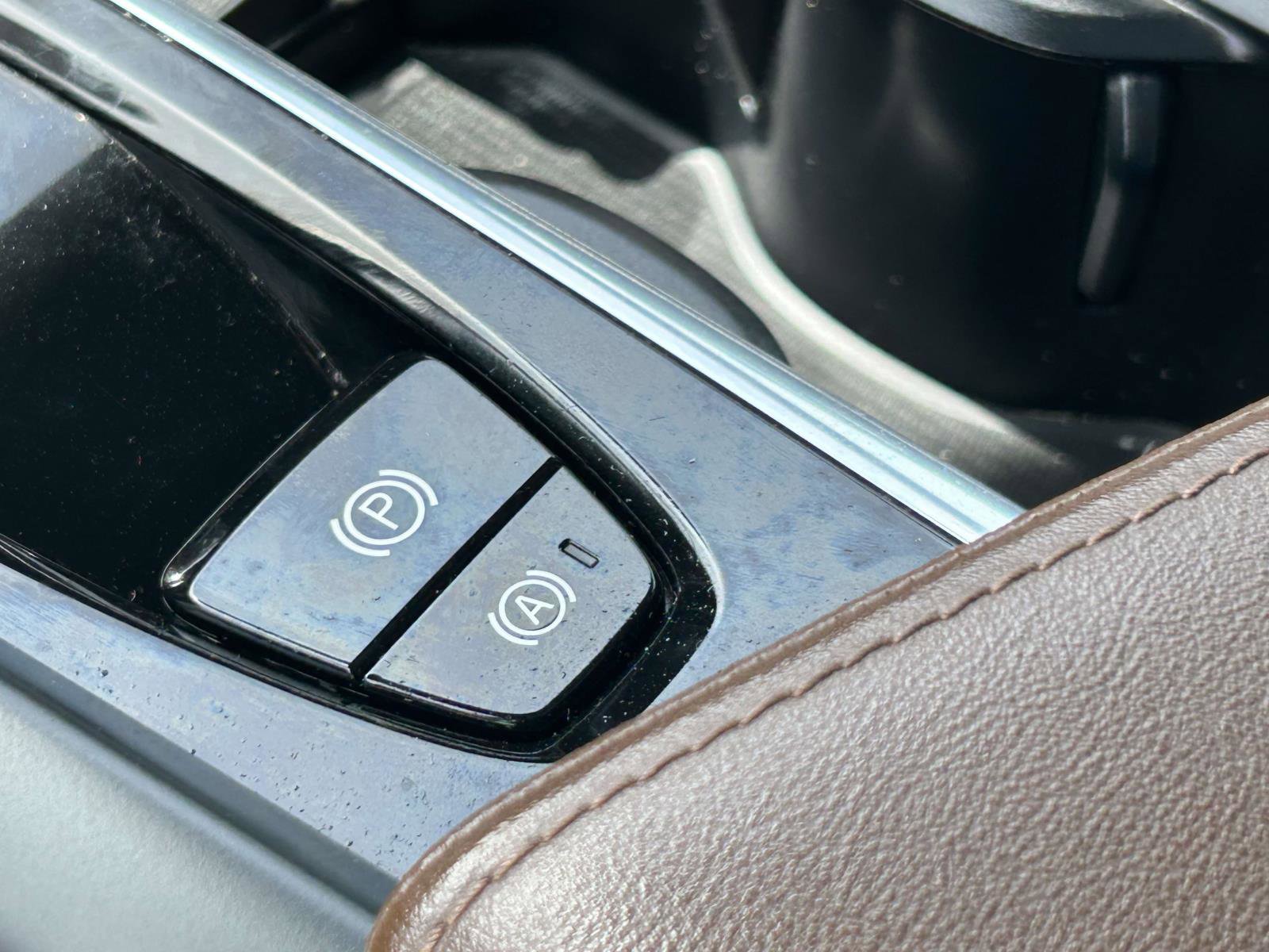 Certified 2024 Volvo XC60 B5 Plus image 30