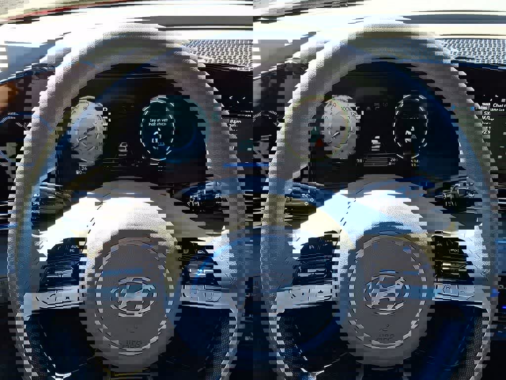 Used 2024 Hyundai Elantra SEL image 18