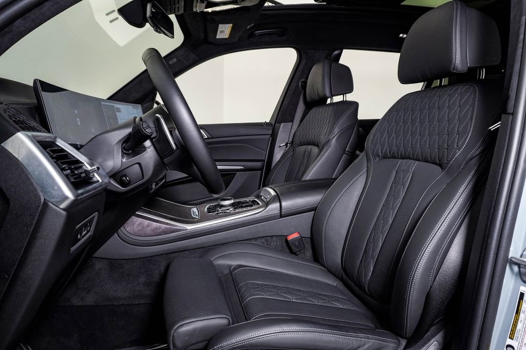 Used 2024 BMW X7 M60i w/ Executive Package image 18