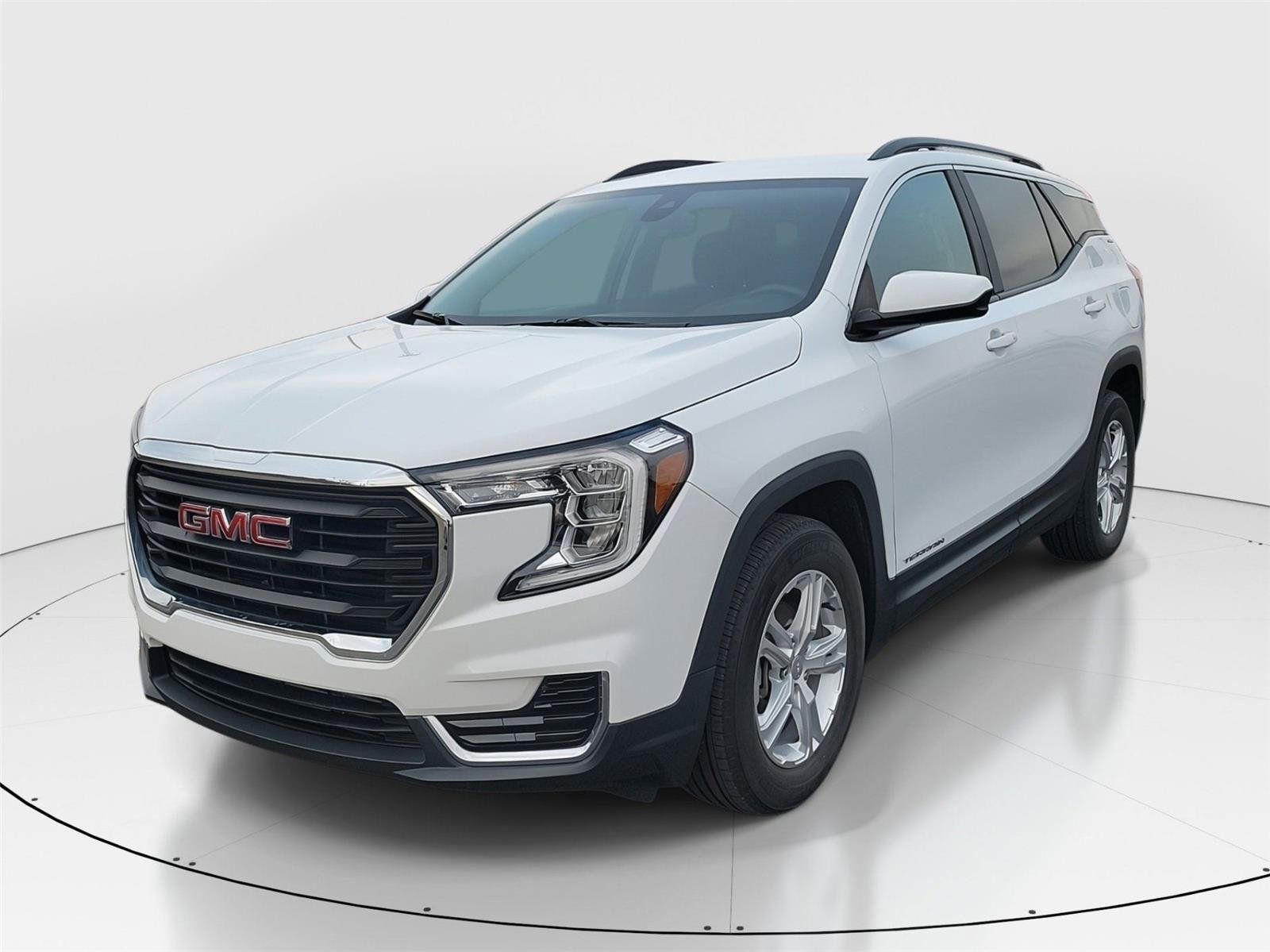 Used 2022 GMC Terrain SLE w/ Driver Convenience Package image 2