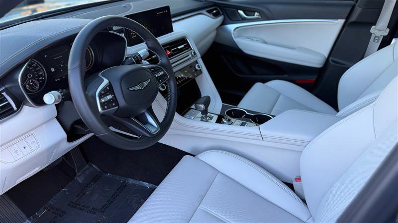 Used 2025 Genesis G70 2.5T image 9