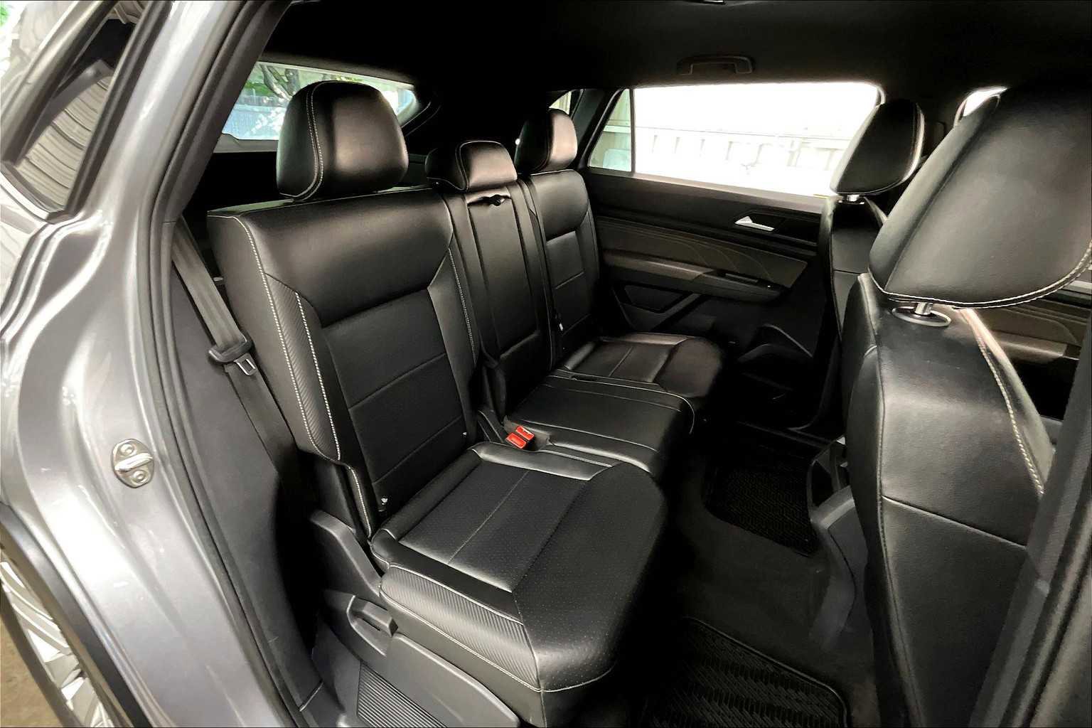 Used 2022 Volkswagen Atlas Cross Sport SE image 29