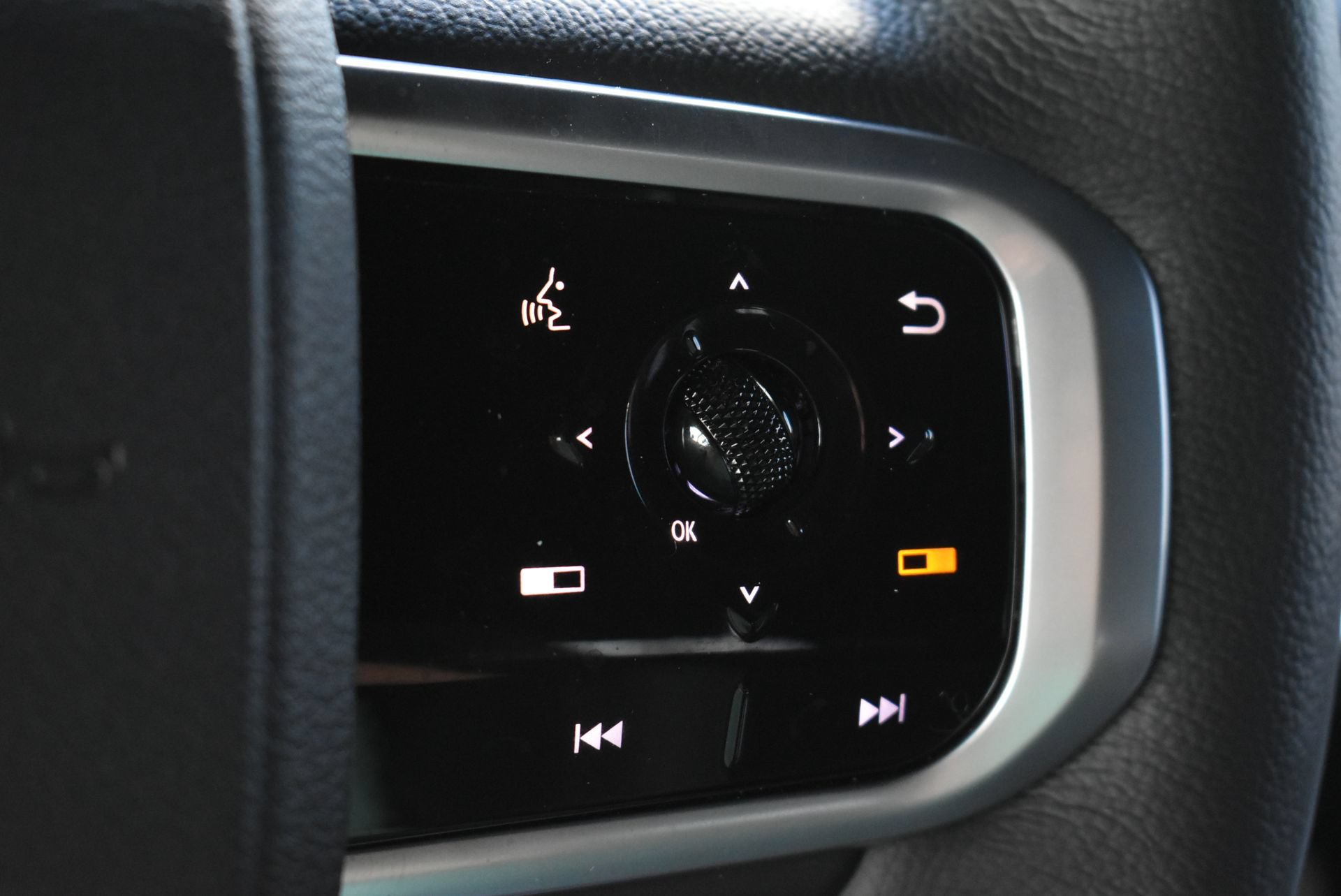 Used 2025 Nissan Armada SL w/ Captain's Chari Seat Package AWD/4WD image 22