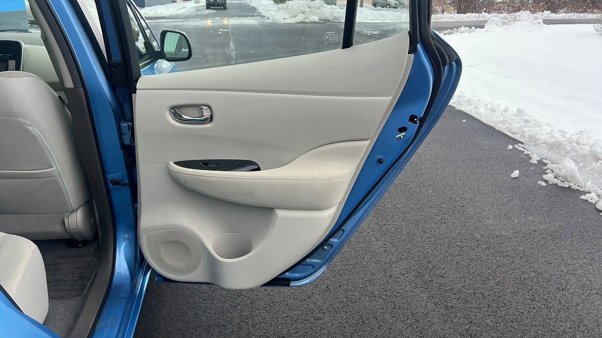 Used 2011 Nissan Leaf SL image 7