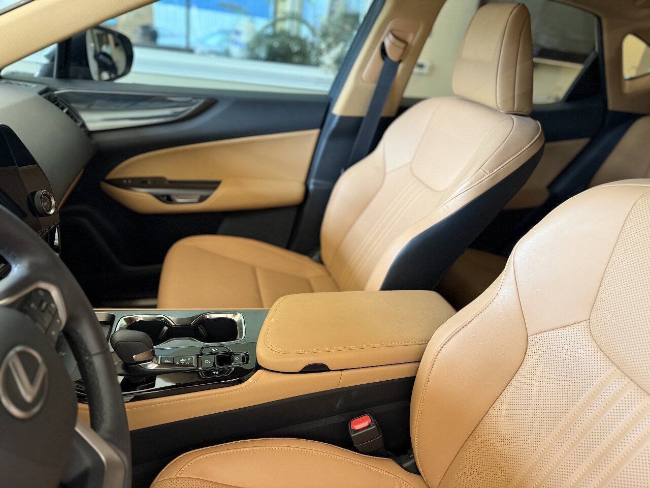 Used 2024 Lexus NX 250 FWD image 7