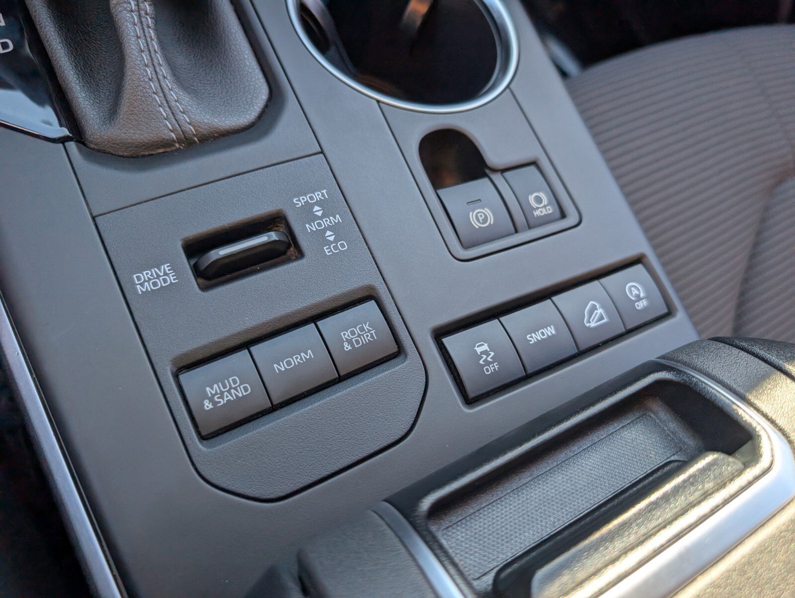 Used 2022 Toyota Highlander LE image 25