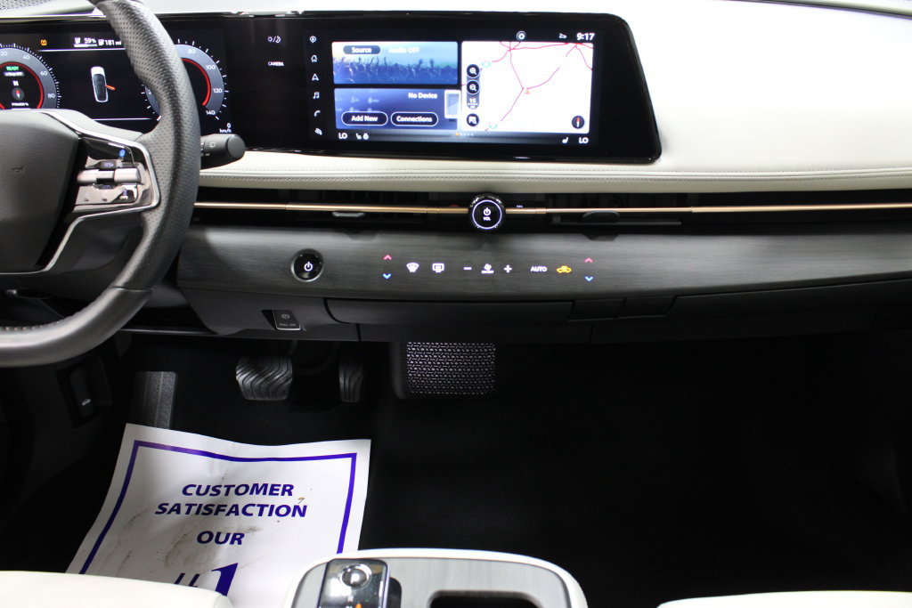 Used 2024 Nissan Ariya AWD image 23