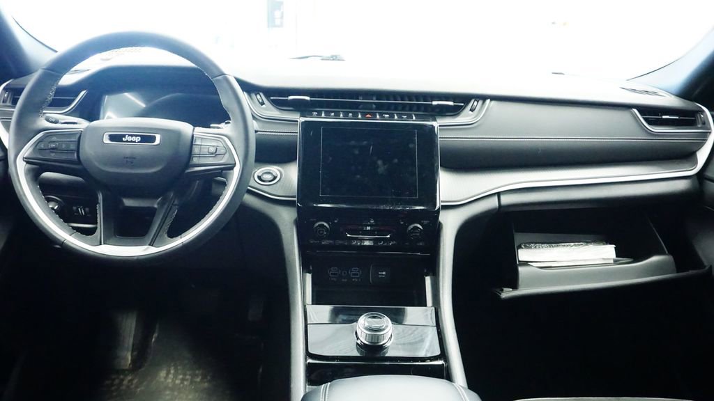 Used 2023 Jeep Grand Cherokee L Laredo image 17