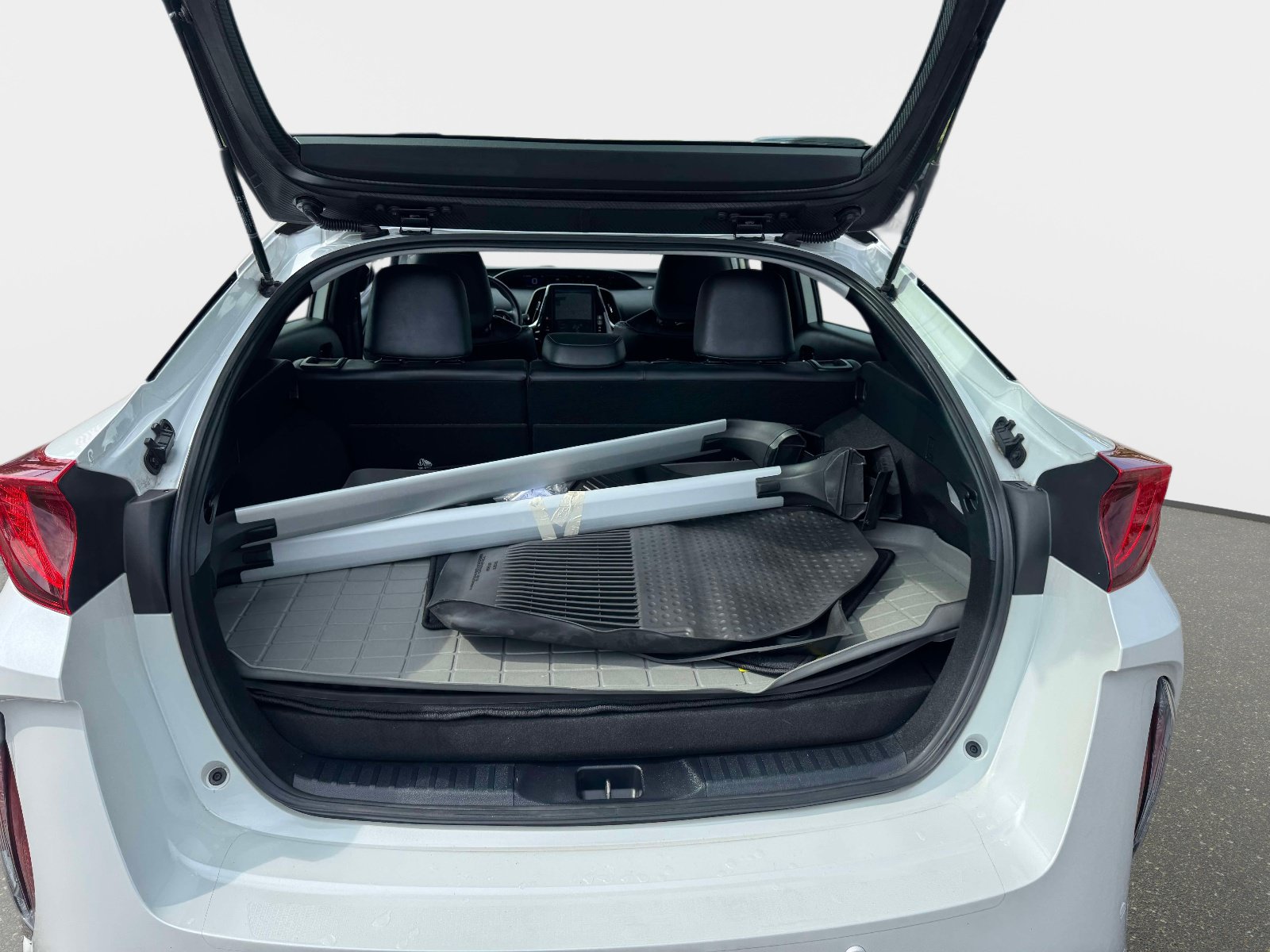 Certified 2021 Toyota Prius Prime Limited FWD image 12