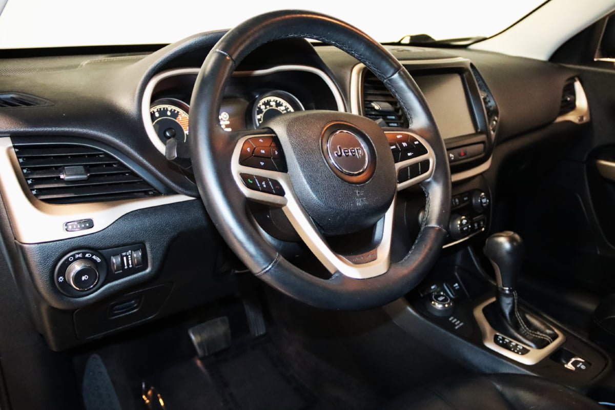 Used 2017 Jeep Cherokee High Altitude AWD/4WD image 33
