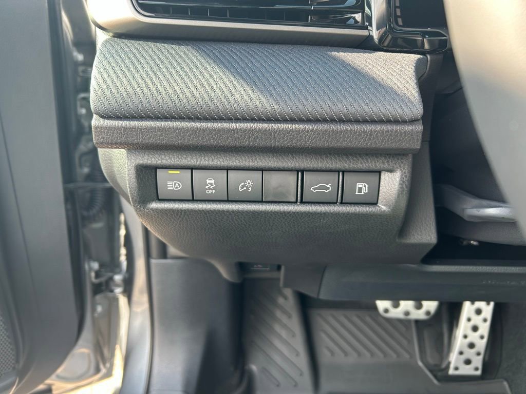 Used 2025 Toyota Camry SE image 21