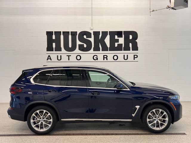 New 2026 BMW X5 xDrive40i w/ Climate Comfort Package AWD/4WD image 2