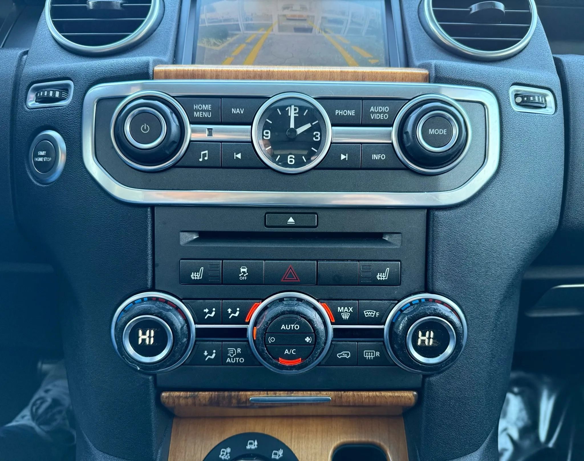 Used 2011 Land Rover LR4 HSE AWD/4WD image 19