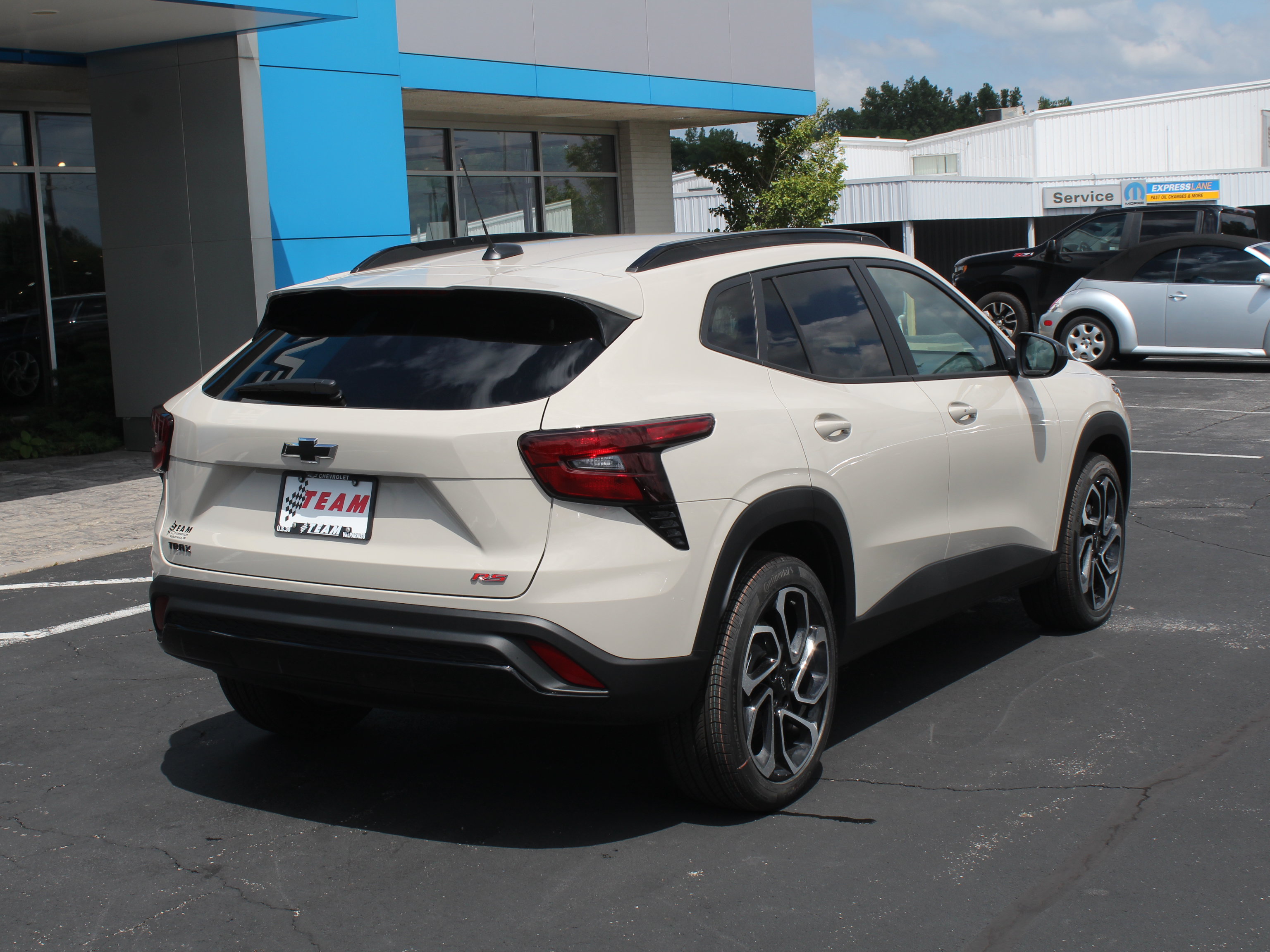 New 2026 Chevrolet Trax RS w/ Sunroof Package FWD image 4
