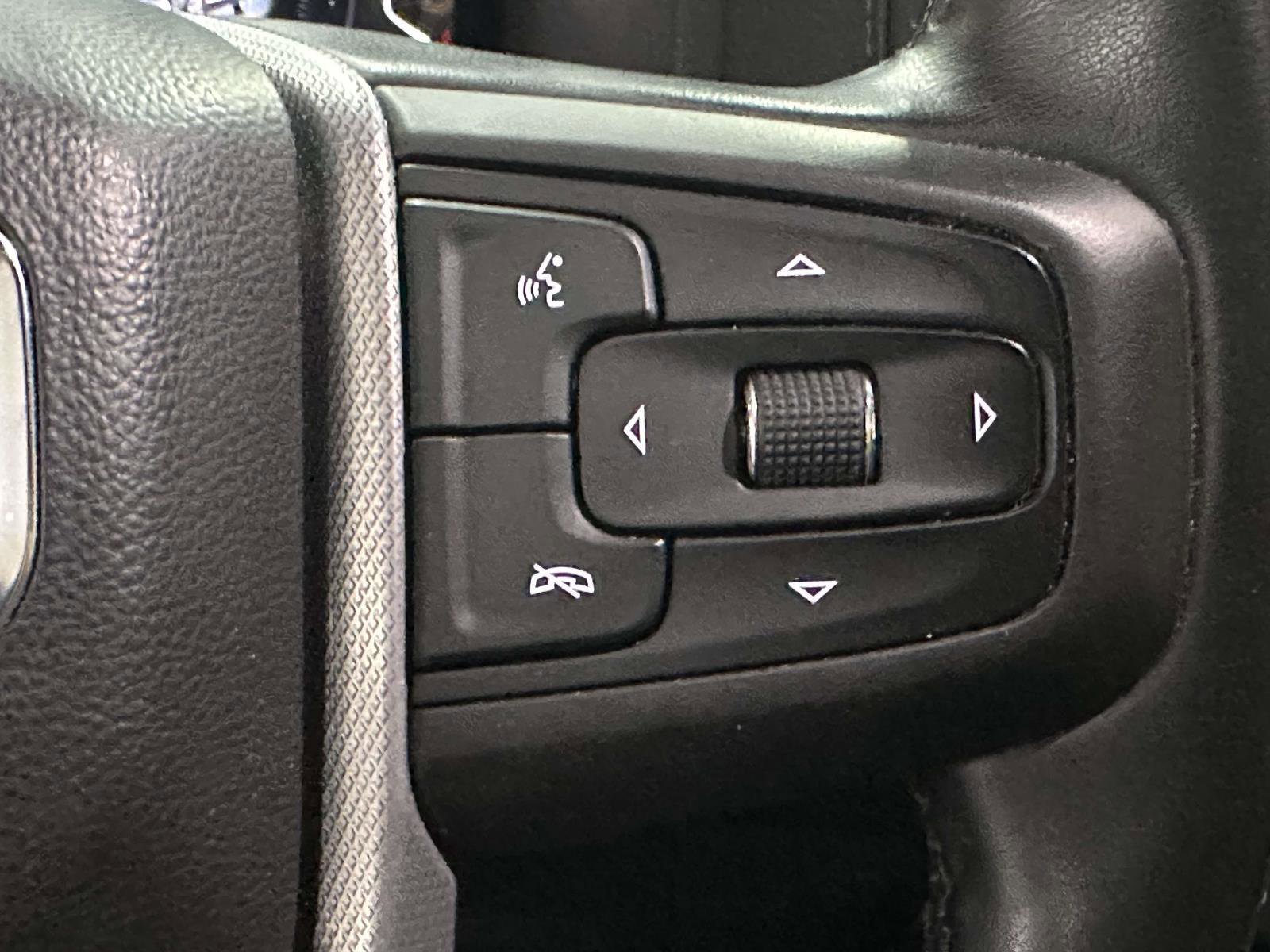 Used 2023 GMC Yukon Denali image 32