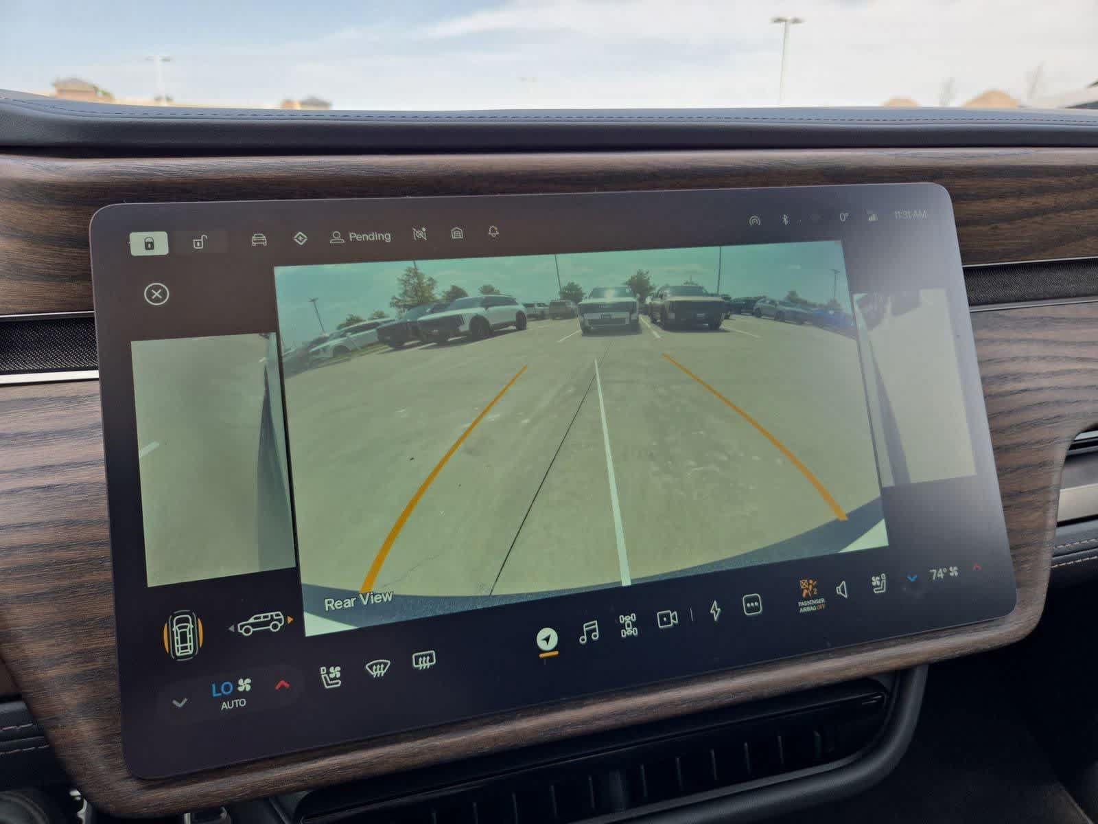 Used 2025 Rivian R1S Premium AWD/4WD image 29