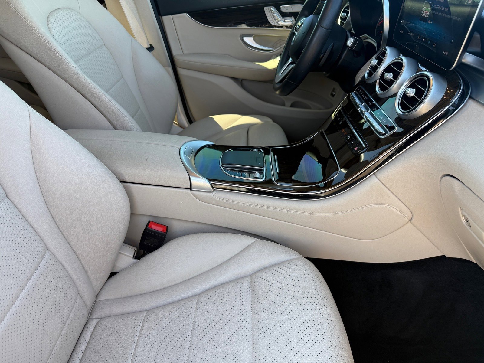 Used 2021 Mercedes-Benz GLC 300 image 29