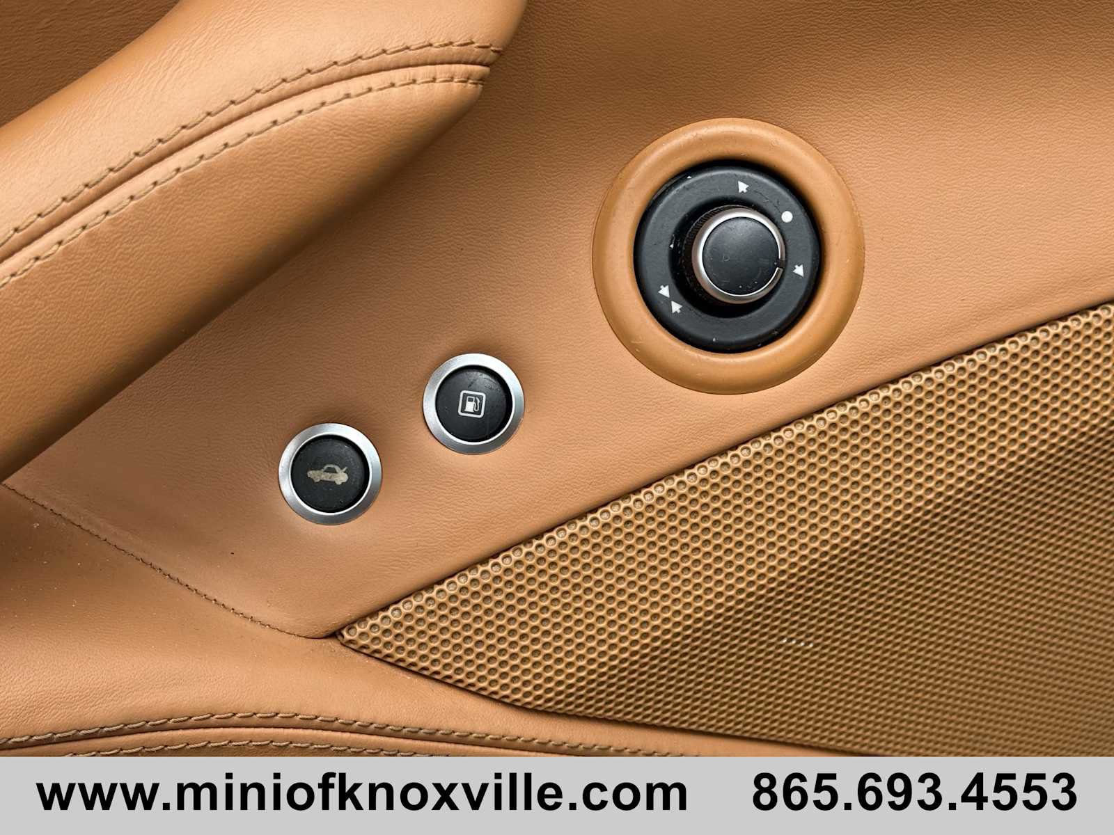 Used 2016 Ferrari California T image 14