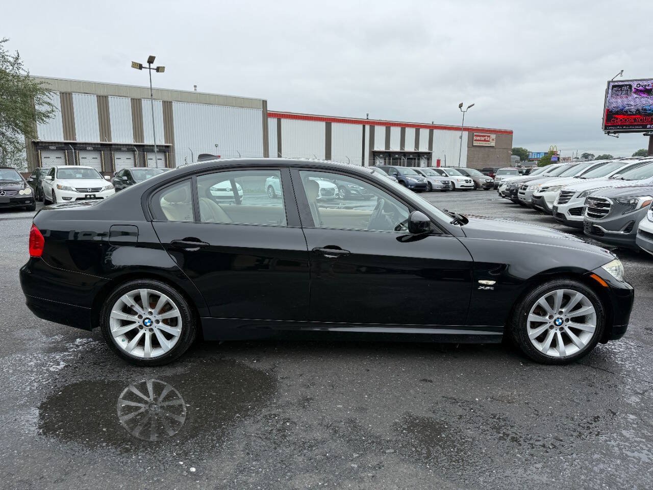 Used 2009 BMW 328i xDrive Sedan AWD/4WD image 4