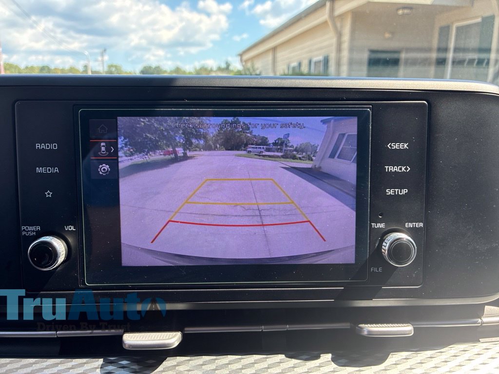 Used 2023 Kia Carnival LX FWD image 32