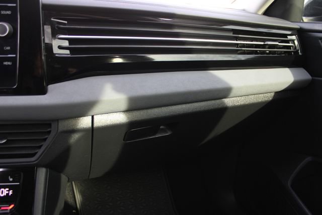 Used 2025 Volkswagen Jetta SE w/ Sunroof Package image 21