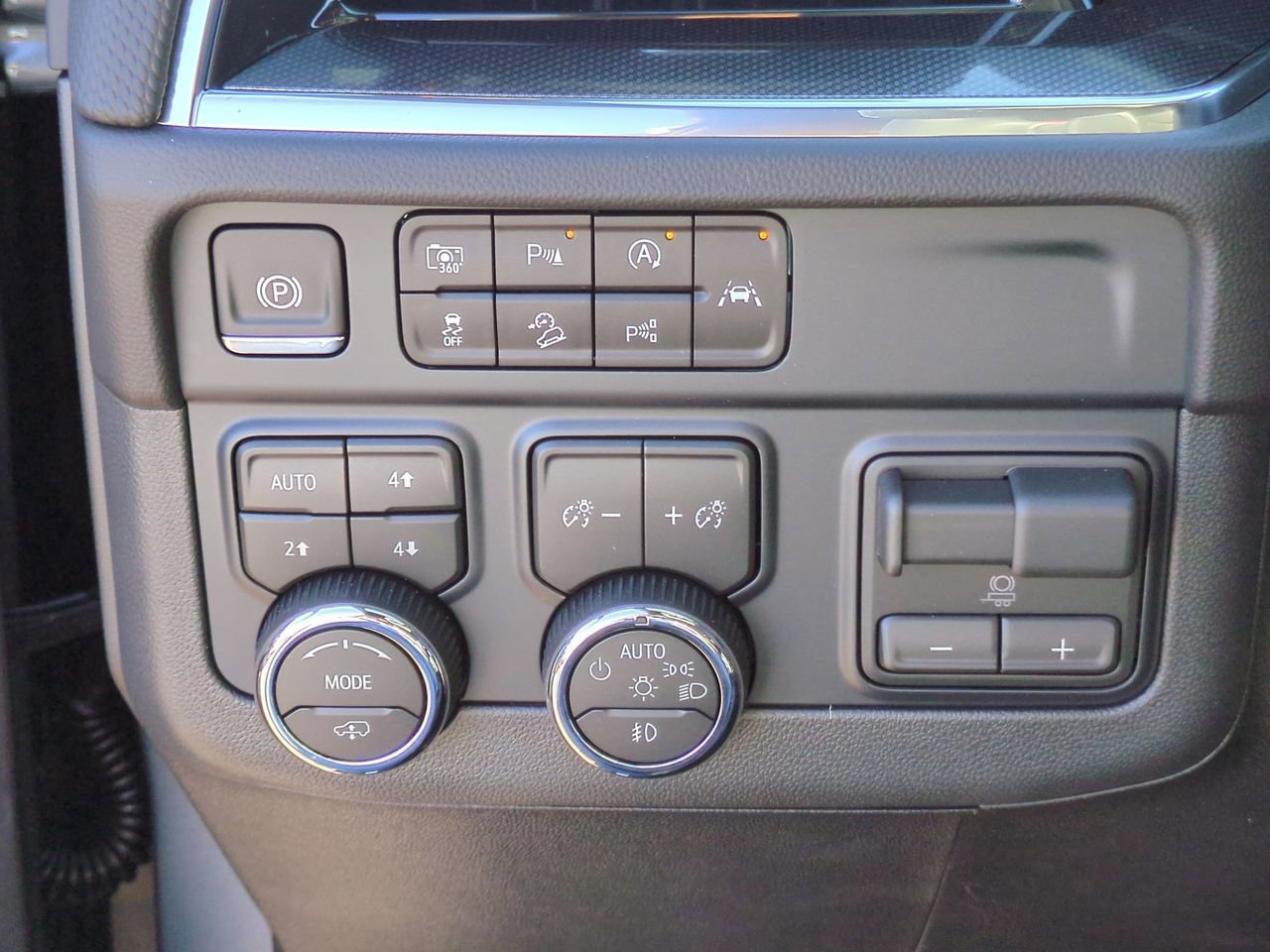 New 2026 Chevrolet Suburban RST image 18