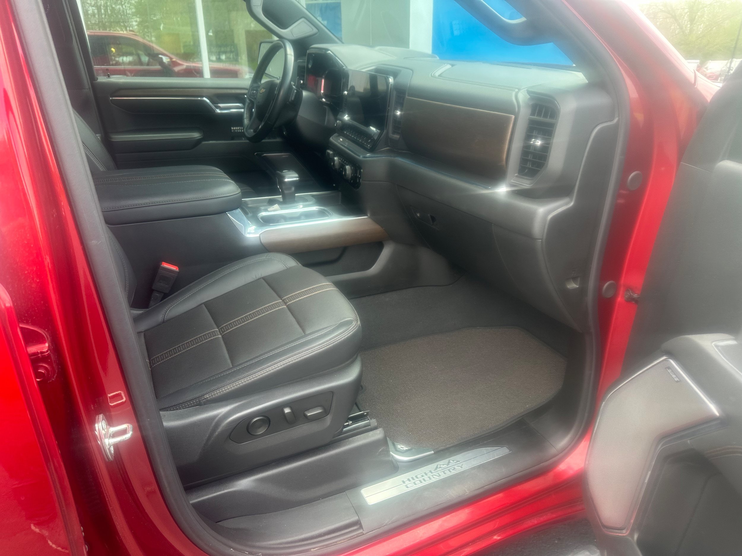 Used 2024 Chevrolet Silverado 1500 High Country w/ Technology Package AWD/4WD image 6